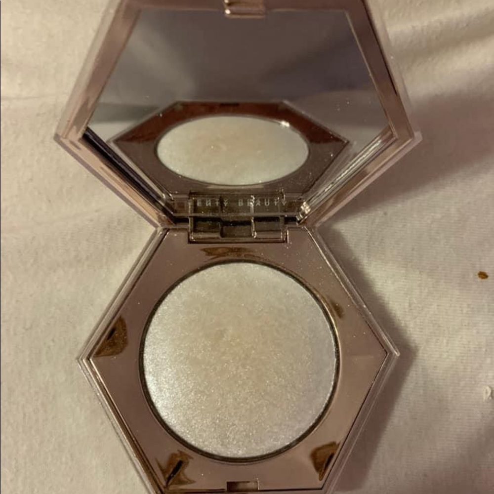 Fenty How many Karats highlighter